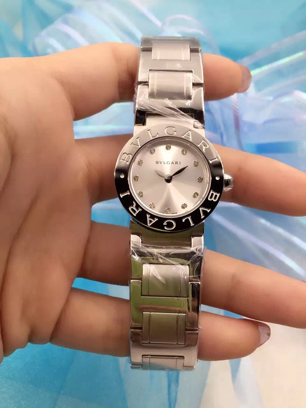 ブルガリ時計正面デザイン